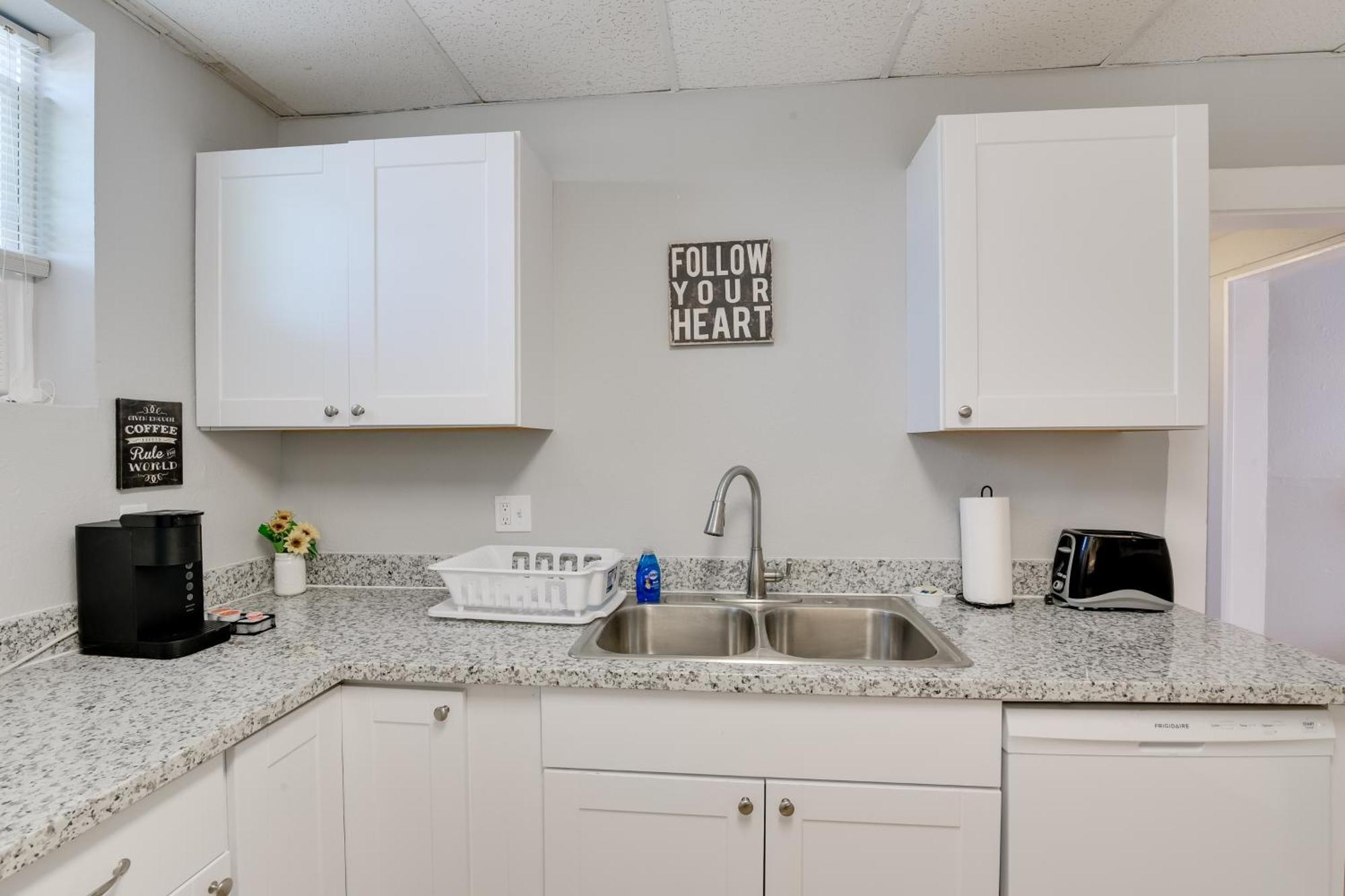 Beautiful Galveston Apt With Deck Less Than 3 Mi To Dtwn! Eksteriør bilde